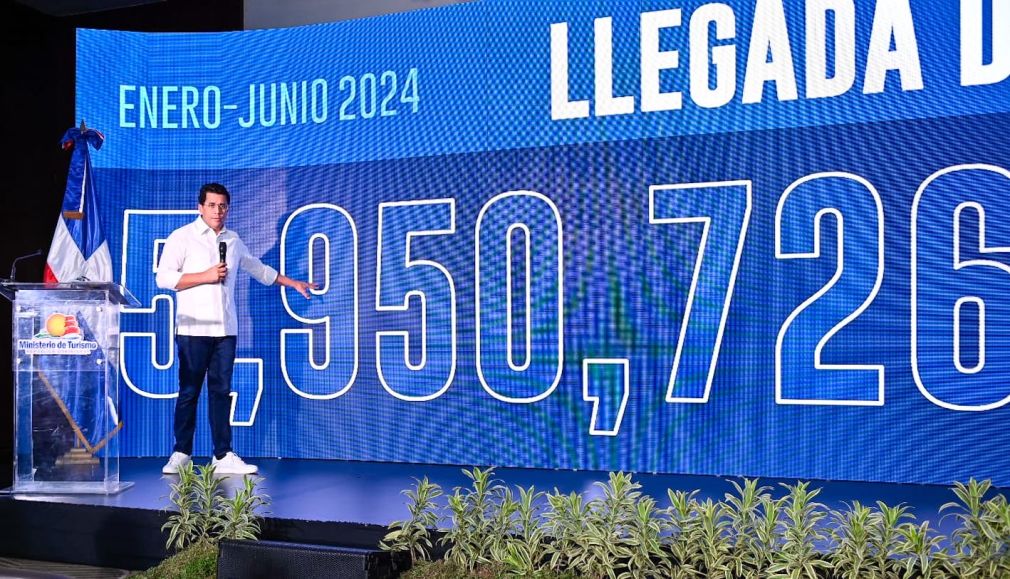 El ministro David Collado pronosticó que a final de año el país recibirá 11.4 millones de visitantes.