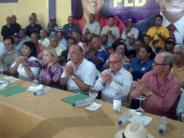 PLD juramenta equipos de campaña municipales en Sánchez Ramírez: 