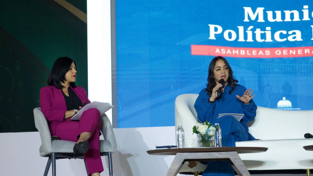 Ministra Interior y Policía recalca importancia de los municipios para controlar flujos migratorios.