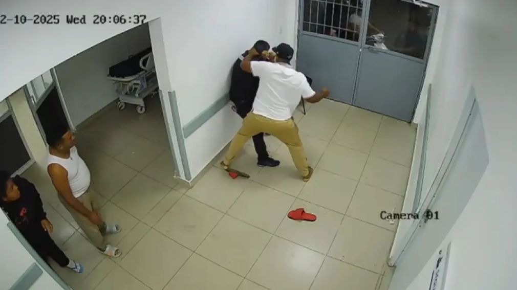 Por el hecho la Policía apresó a la esposa del agresor.