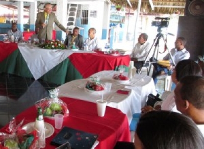 Pedro Richardson, anunción en la Romana, que los vocales municipoales tednrán seguro médico de FEDODIM, a partir de enero, con lo que la institución beneficia directamente a los familiares de estos. Dijo que este nuevo año, otros beneficios recibiran tanto los vocales como los directores municipales. 