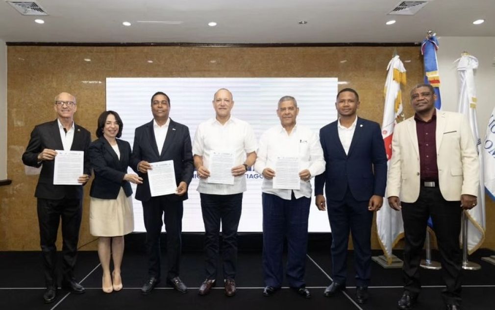 El acuerdo fue suscrito por el presidente de la LMD, Víctor D&#039;Aza; el ministro del MAP, Darío Castillo; el alcalde de Santiago, Ulises Rodríguez, y el presidente de Fedomu-Región Cibao Norte, César Álvarez.
