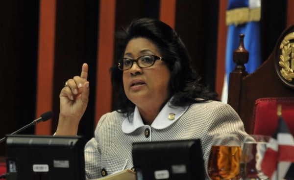 Presidenta del Senado favorece cambiar nombre Palacio Municipal Peña Gómez por Juan de los Santos:
