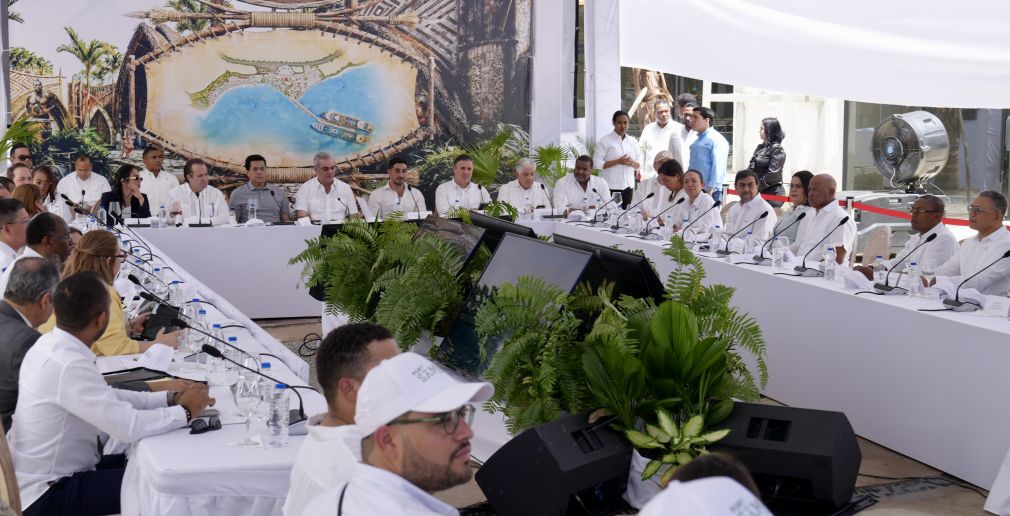 Los avances del programa de capacitación en la provincia de Samaná fueron presentados en el marco de una mesa de trabajo encabezada por el presidente de la República, Luis Abinader, orientada al desarrollo turístico y portuario de la zona.
