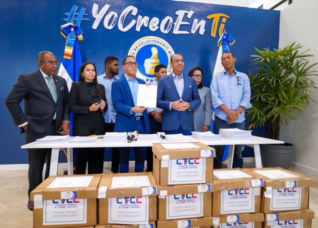 La Comisión Técnica el Cambio Continúa (CTCC), es un movimiento político-técnico que agrupa a técnicos y profesionales de diversas aéreas, cuya plataforma elaboró el programa de gobierno del PRM en 2020 y respalda la reelección del presidente Luis Abinader para el 2024.