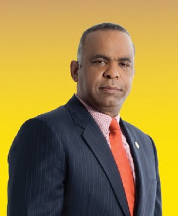 Félix Nova, senador de Boano.