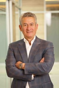James García, experto en seguros, presidente de SURA y ex-presidente de CADOAR.