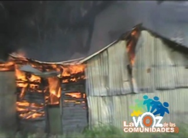 Voraz incendio consume vivienda en Villa Guerrero