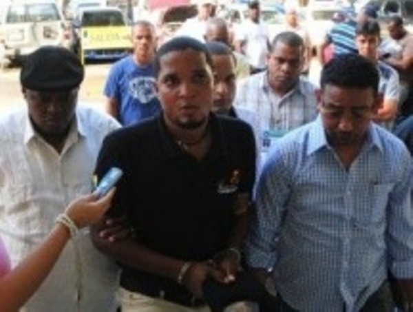 Se entrega joven mato a coronel