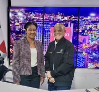 La autora junto al gestor cultural, Ángel Rafael Féliz, al ser entrevistado en el programa Diálogo con Emilia Santos.