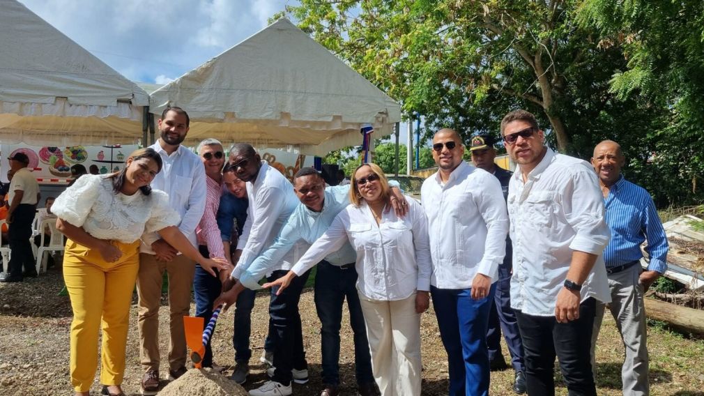 Ayuntamiento de Guayacanes inicia construcción de Palacio Municipal.