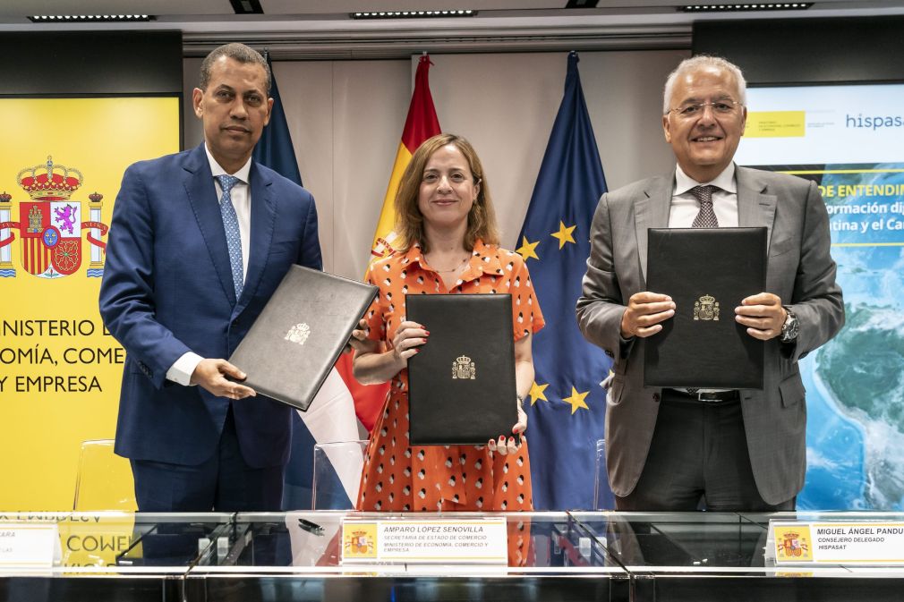 El acuerdo fue suscrito por el Indotel, el Gobierno de España y la empresa española Hispasat.