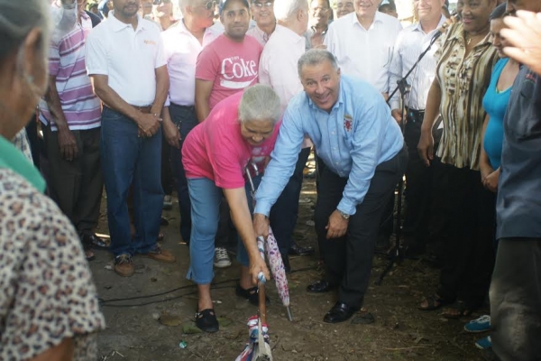 Alcalde de Santiago inicia obras para Gurabo y Juramenta primer director de mini-cabildo