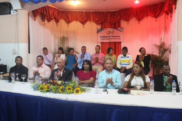 Ministerio de la Juventud gradúa jóvenes en carreras técnicas Azua y Barahona: