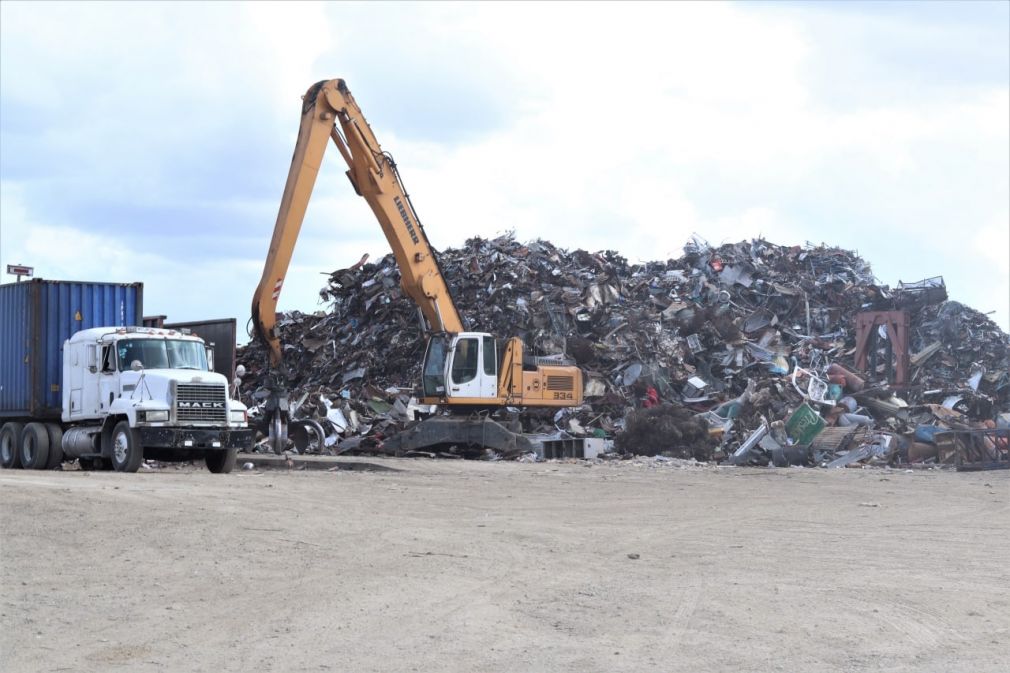 Las operaciones de Indu Caribbean y/o Recicladora Internacional Imán SRL deben ser detenidas hasta tanto el Ministerio de Medio Ambiente autorice su operatividad, luego de cumplir con los requerimientos en ese sentido. 