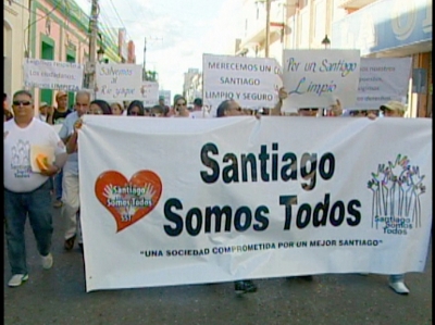 Comunitarios de Santiago marchan por una ciudad limpia 