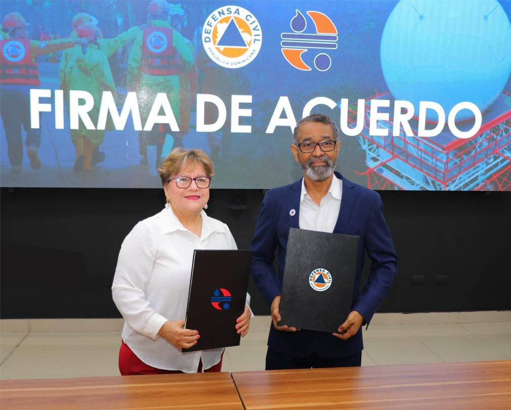 En la firma del convenio participaron representantes de diferentes instituciones.