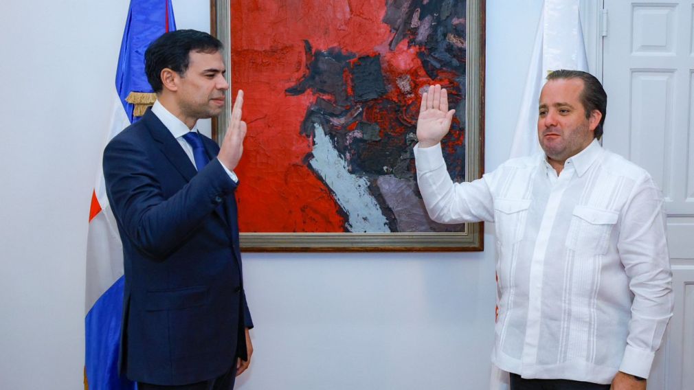 Roberto Ángel Salcedo asumió sus funciones como ministro de Cultura al ser juramentado por el ministro de la Presidencia, José Ignacio Paliza, en un acto celebrado en el despacho del nuevo titular de la institución.