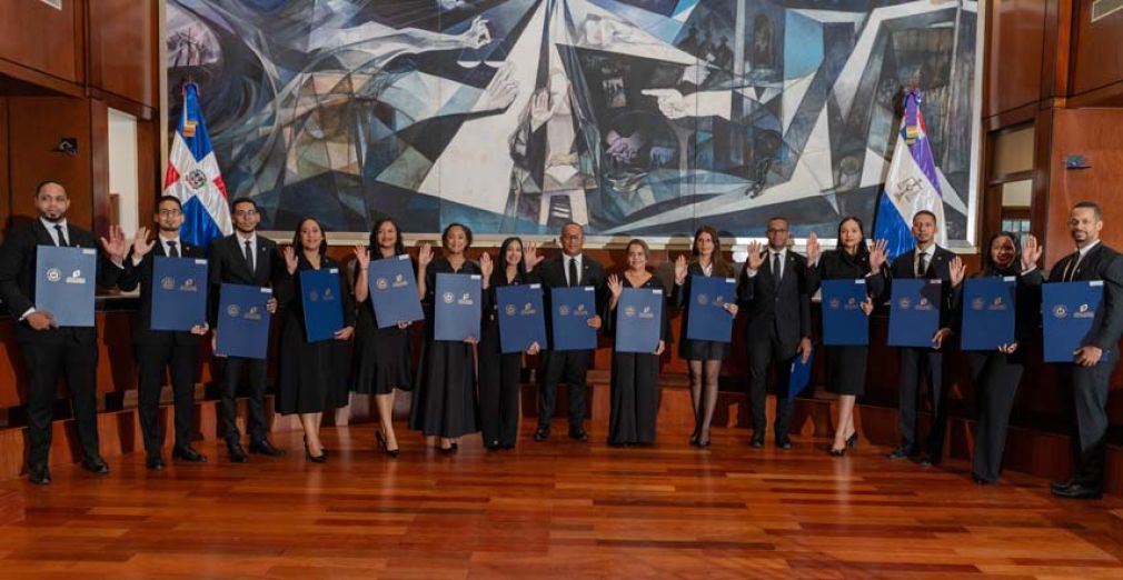 Jueves y juezas egresados del Programa de Aspirantes a Jueces y Juezas Grupo 1-2024 de la Escuela Nacional de la Judicatura (ENJ).
