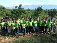 Medio Ambiente y jovenes plantan árboles de caoba: 