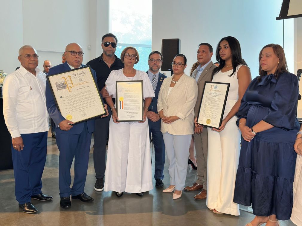 Delegación de legisladores dominicanos rinde tributo póstumo a Nelsy Cruz en Nueva York.