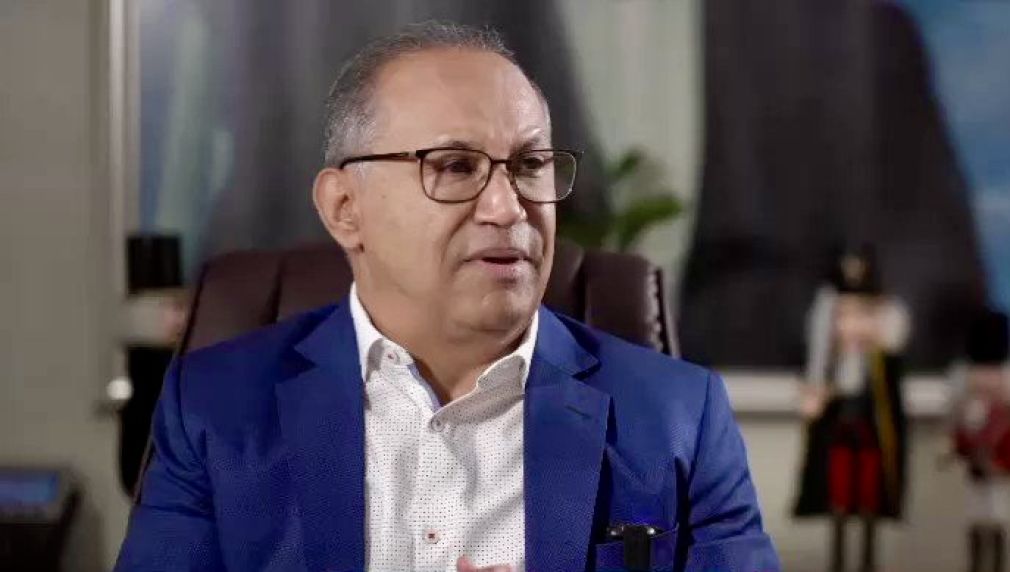 El alcalde de Baní, Santo Ramírez, solicitó a la DGCP realizar informe exclusivo de su gestión tras acusaciones de inconsistencias en el ayuntamiento sobre procesos de compras y contrataciones.