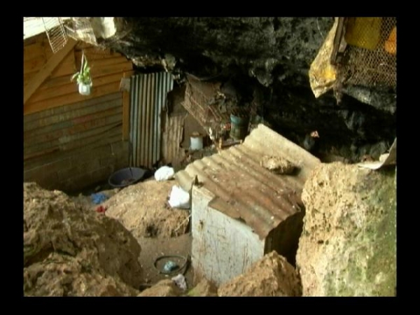 Más de 40 familias viven en cavernas 