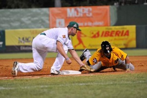 Estrellas pierden invicto ante las Águilas