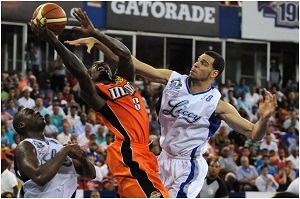 Indios vuelven a vencer a los Titanes y se adelantan 2-0 en final LNB
