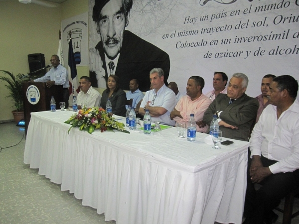 Acuerdan asfaltar municipios de San Pedro de Macorís