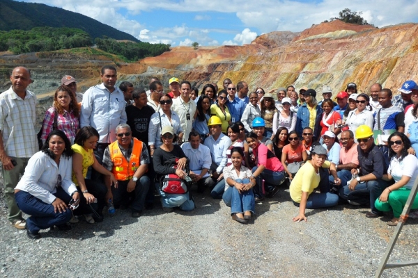 Estudiantes de periodismo y medio ambiente recorren Mina Cerro Maimón