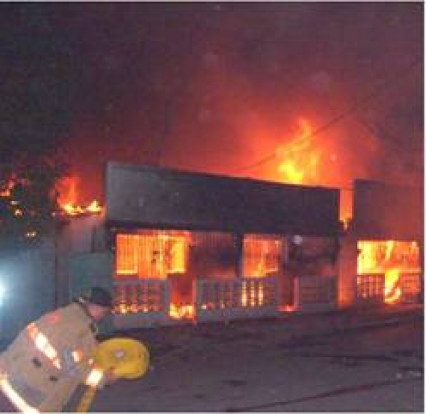 Incendio consume vivienda en sector próximo a Jinova