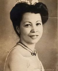 Carmen Lara Fernández - La Vega,14 de julio de 1906-Santo Domingo, 2 de septiembre, 1999 ©️ Estudio Aybar, 18 de julio de 1945. Fotografía procedente del Archivo de la Familia Lara Fernández.