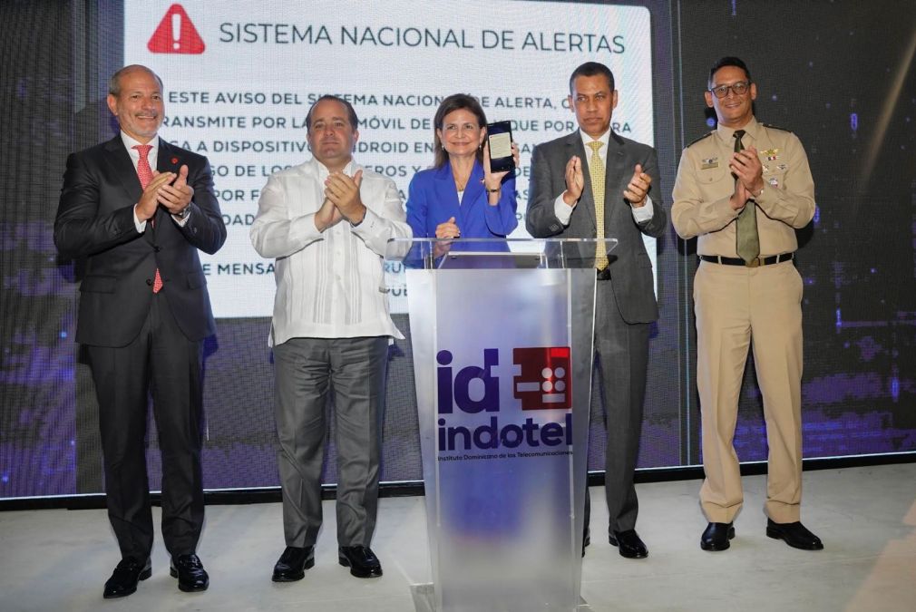 Carlos Cueto, José Paliza, Raquel Peña, Guido Gómez Mazara y Randolfo Rijo Gómez, en la primera prueba técnica.