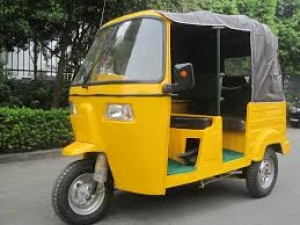 Regidores dan permiso a empresa para el uso de transporte en motocicletas tipo triciclos: 