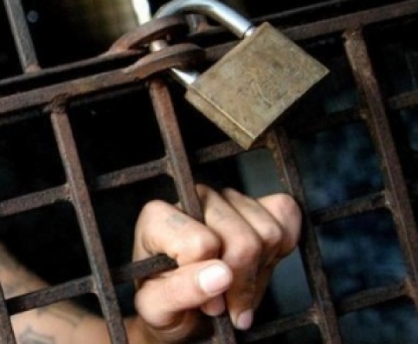 Apresan mujer habría tratado entrar a cárcel con preservativo lleno de cocaína en su vagina