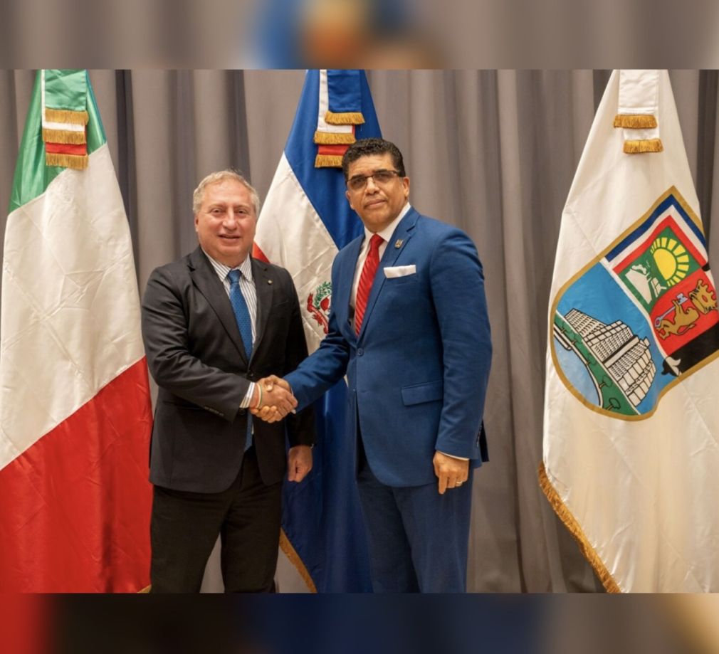 Sergio Maffettone, embajador de Italia en República Dominicana y el alcalde Dío Astacio.