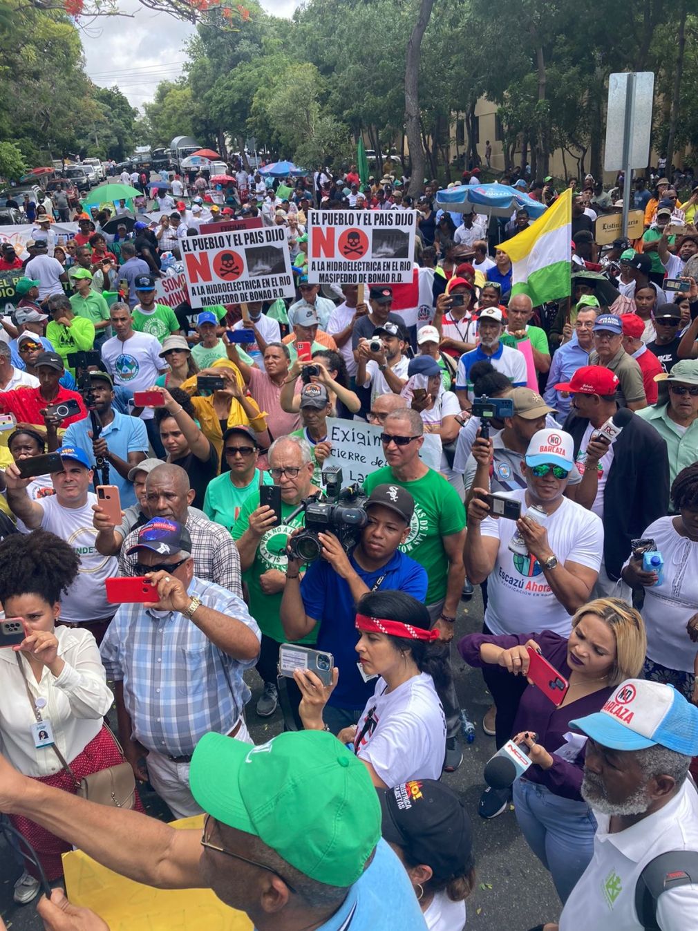 Los manifestantes hicieron un llamado al presidente Luis Abinader a no permitir la privatización del agua.