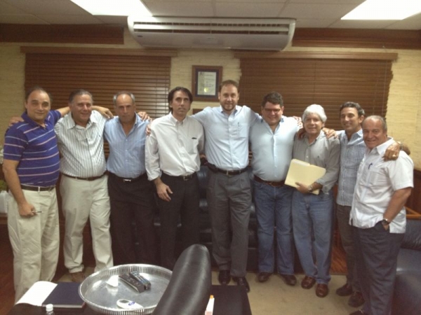 Integrantes de la plancha que encabeza Miguel Guerra Armenteros (Centro), que recibe el respaldo de apoyo de Miguel Heded Jiménez a nombre de su familia.