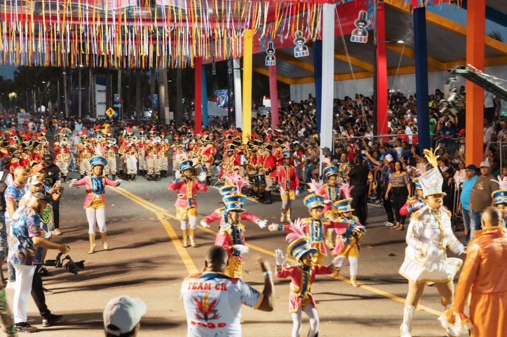 Miles se dieron cita en el Malecón de SD para disfrutar de la gran fiesta cultural dedicada a Milagros Ortiz Bosch.