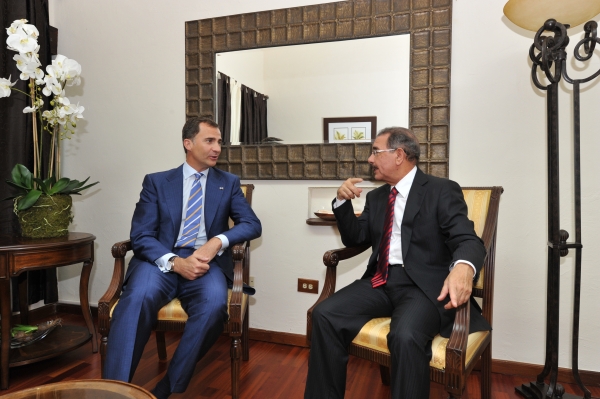 El príncipe habla con Medina.