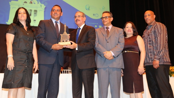 Presidente Danilo Medina entrega premio a la calidad de la gestión pública