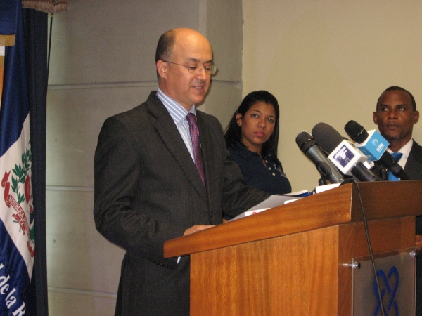 El procurador general de la república, Francisco Domíguez Brito, responde preguntas esta mañana en reuda de prensa en la procuraduria
