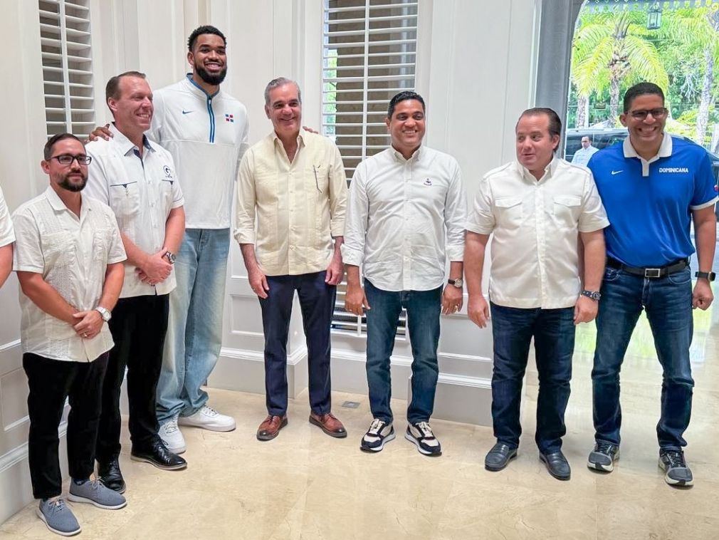 La reunión entre Karl Towns y el presidente Luis Abinader se realizó en Puerto Plata tras una coordinación del ministro de Deportes y Recreación, Kelvin Cruz.