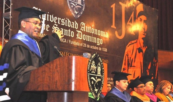 UASD gradúa 447 profesionales en ceremonia dedicada a Héroes del 14 de Junio