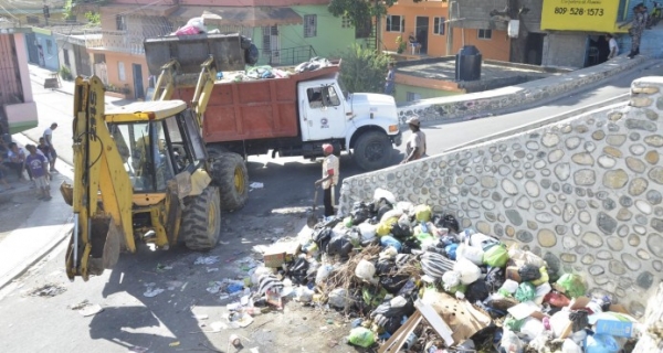 Conflicto entre ayuntamiento y empresa recolectora de basura en San Cristóbal:  