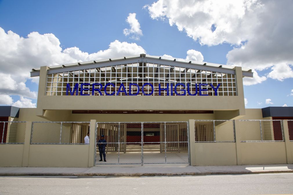 La obra beneficia de manera directa a más de 200 pequeños y medianos comerciantes que anteriormente laboraban en condiciones de informalidad o en instalaciones obsoletas. 