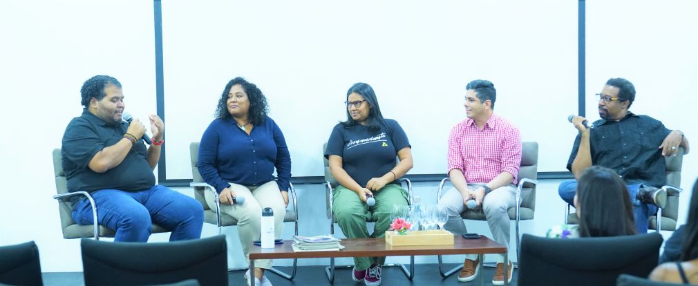 El panel en el Centro Cultural Banreservas sobre las relaciones agridulces del rock dominicano con los medios de comunicación.