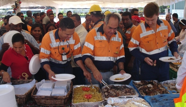 Colaboradores de Mina Cerro Maiomon en almuerzo navideno.