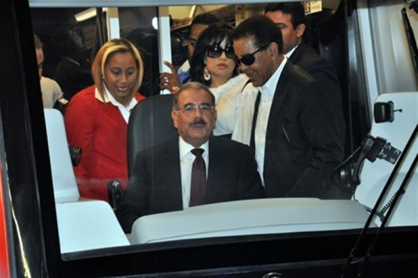 Presidente Danilo Medina recorre la segunda línea del metro.